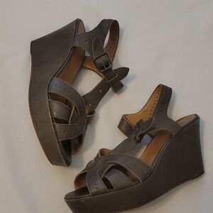 Co op barney's New York wedges 8.5